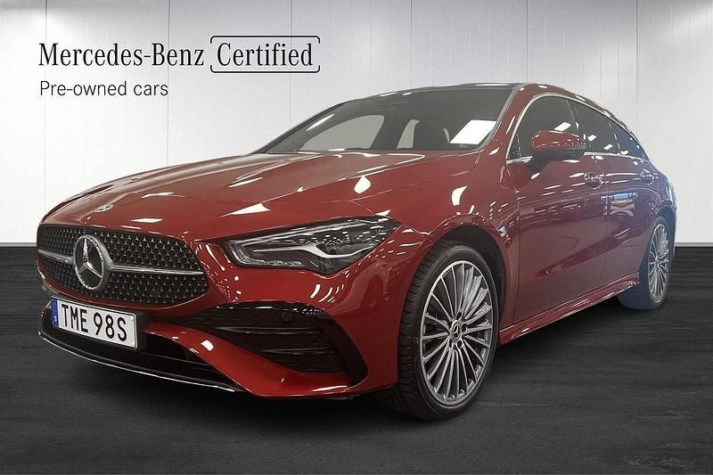 Röd Begagnad 2024 Mercedes CLA250e Shooting Brake AMG Kombi | 429 000 kr (Dyr) - Bild 1/4