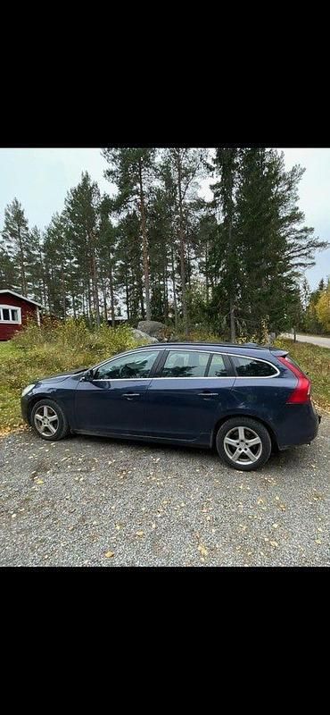 Begagnad 2012 Volvo V60 Momentum Kombi | 32 000 kr - Bild 1/4