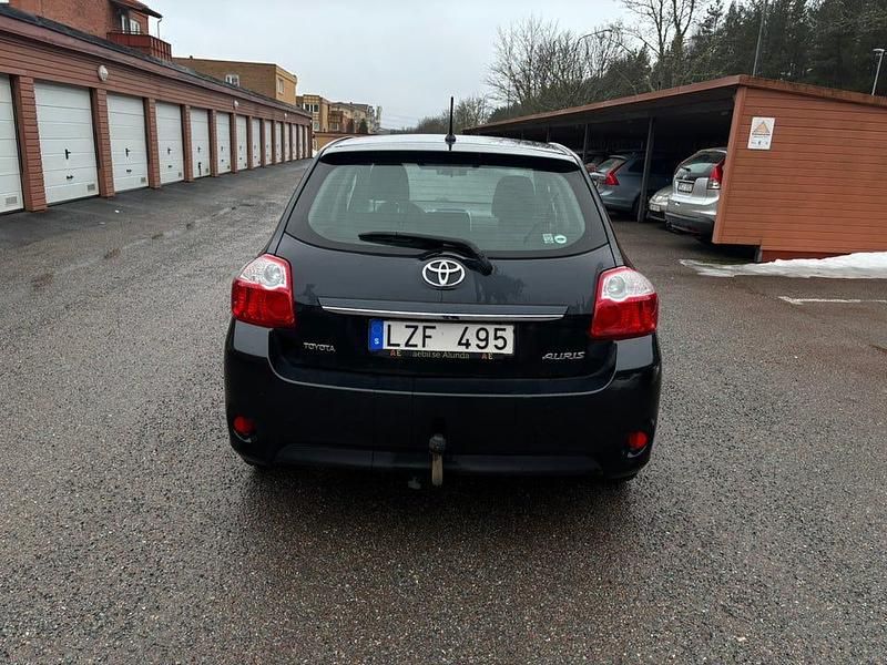 Begagnad Toyota Auris 132 HK (97 kW) 2011 Halvkombi