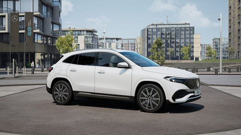 Vit Ny 2025 Mercedes EQA300 AMG SUV | 605 100 kr (Superpris) - Bild 1/4