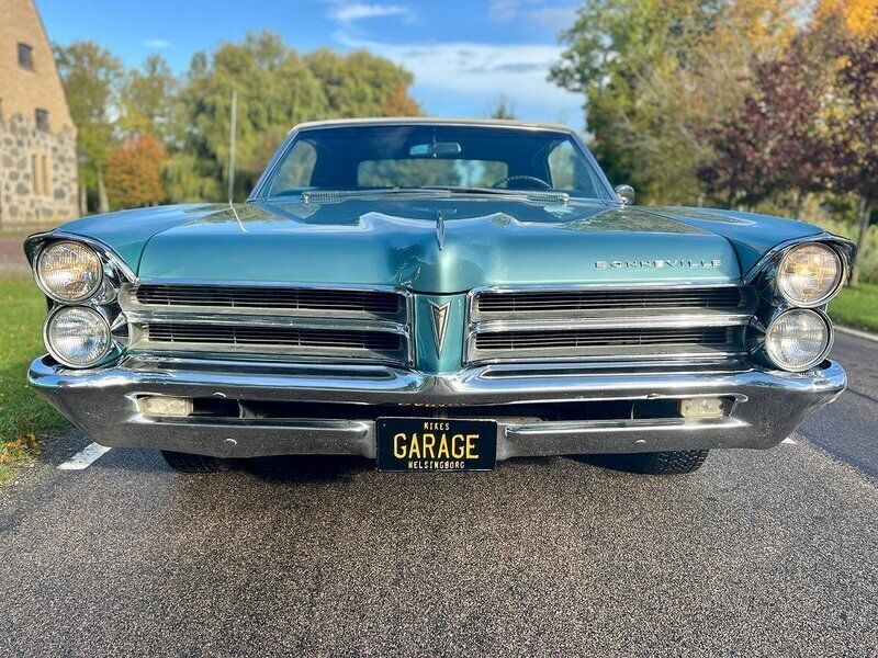 Begagnad Pontiac Bonneville 333 HK (244 kW) 1965 Reef turquois metallic Sedan