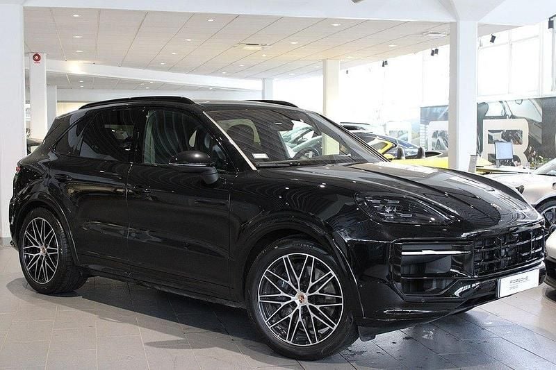 Svart Begagnad 2024 Porsche Cayenne SUV | 1 295 000 kr (Marknadspris) - Bild 1/4