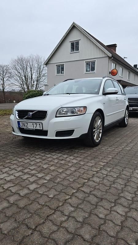 Begagnad 2009 Volvo V50 Kombi | 38 000 kr (Bra pris) - Bild 1/4