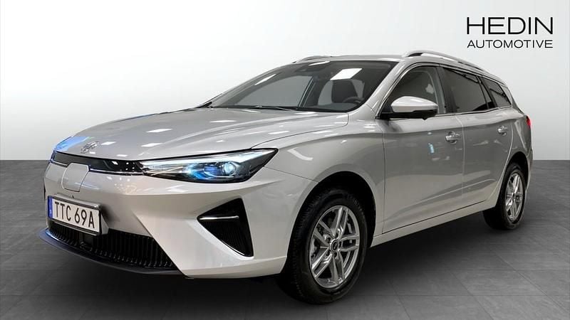 Grå (silver) Begagnad 2023 MG MG5 EV Luxury Kombi | 297 400 kr (Marknadspris) - Bild 1/4