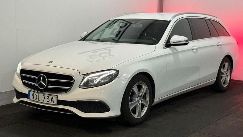 Vit Begagnad 2019 Mercedes E200 Avantgarde Kombi | 199 900 kr (Marknadspris) - Bild 1/4