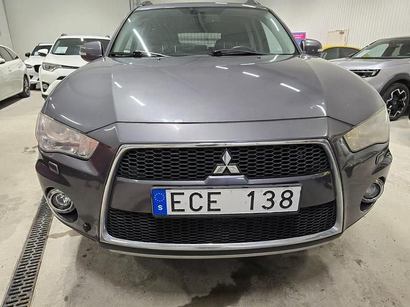 Begagnad Mitsubishi Outlander 156 HK (114 kW) 2011 Mörkgrå SUV