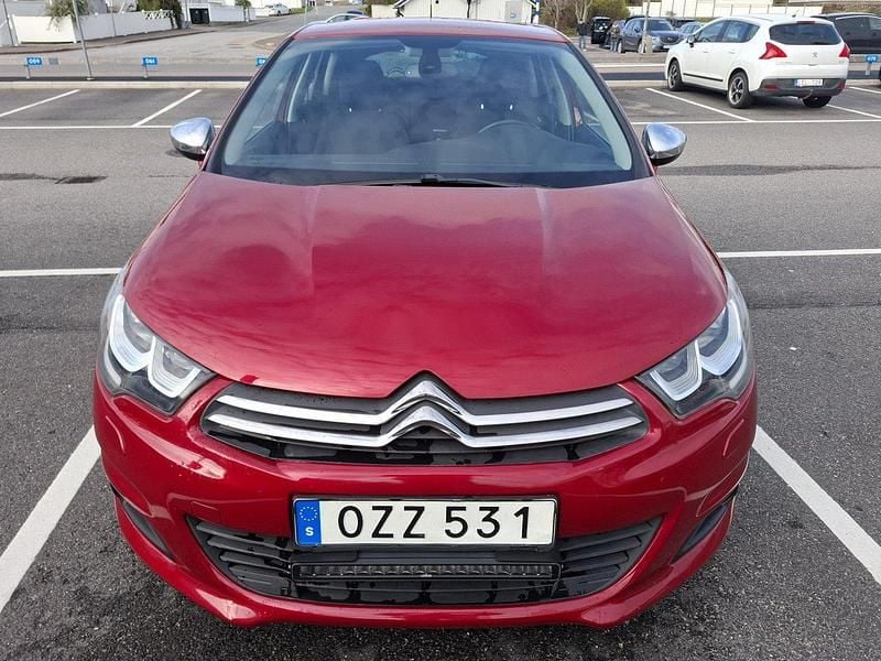 Röd Begagnad 2016 Citroën C4 Halvkombi | 120 000 kr (Marknadspris) - Bild 1/4