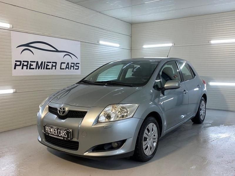 Grå Begagnad 2008 Toyota Auris Halvkombi | 43 900 kr (Marknadspris) - Bild 1/4