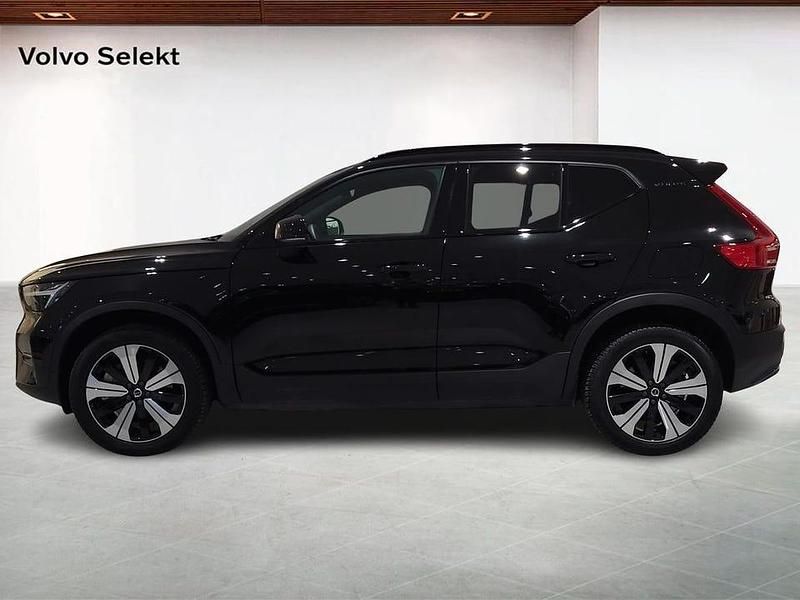 Begagnad Volvo XC40 Core 175 kW (238 HK) 2023 Svart SUV