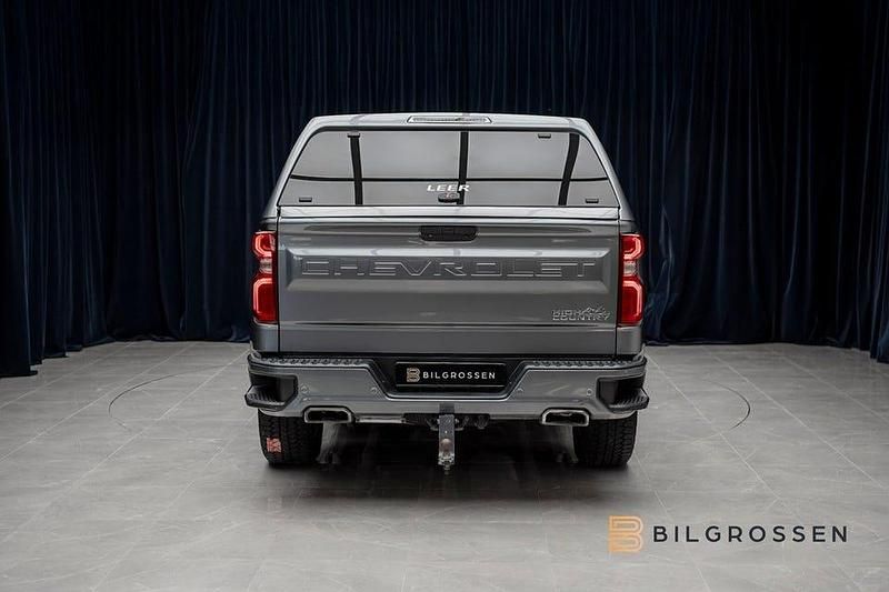 Begagnad Chevrolet Silverado 426 HK (313 kW) 2021 Grå Sedan