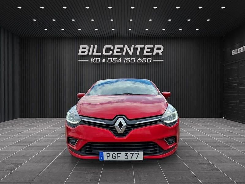 Begagnad Renault Clio IV Dynamique 90 HK (66 kW) 2017 Röd Halvkombi