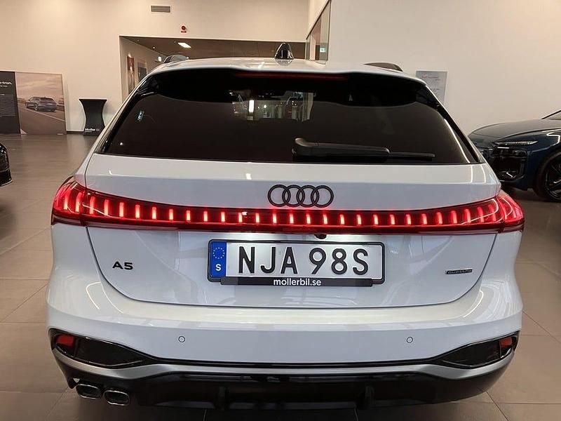 Begagnad Audi A5 S-Line 204 HK (150 kW) 2025 Glaciärvit metallic Kombi
