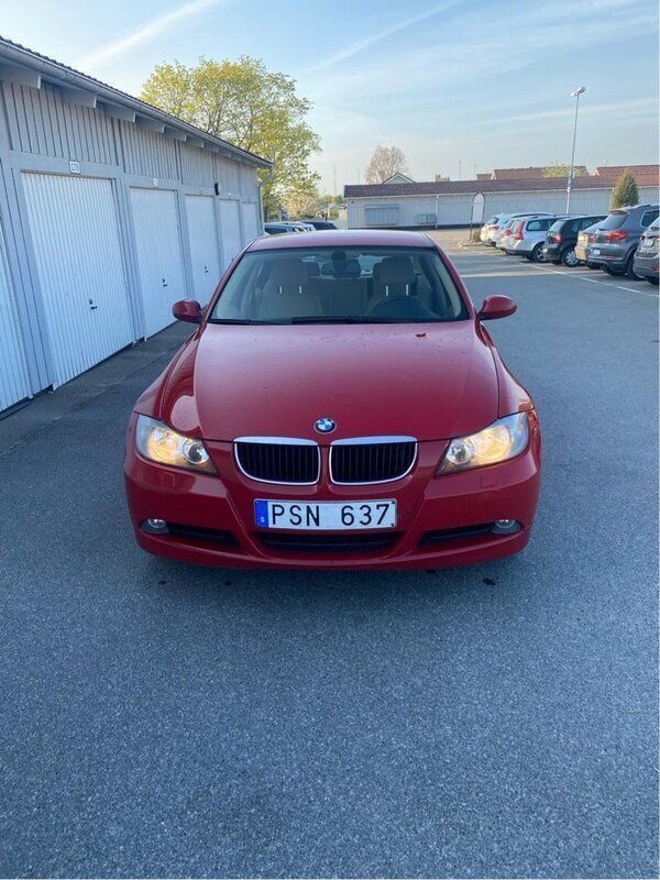 Röd Begagnad 2007 BMW 318 Advantage Sedan | 50 000 kr (Marknadspris) - Bild 1/4