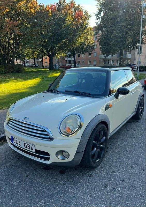 Vit Begagnad 2008 Mini Cooper D Halvkombi | 70 000 kr (Lite dyr) - Bild 1/4