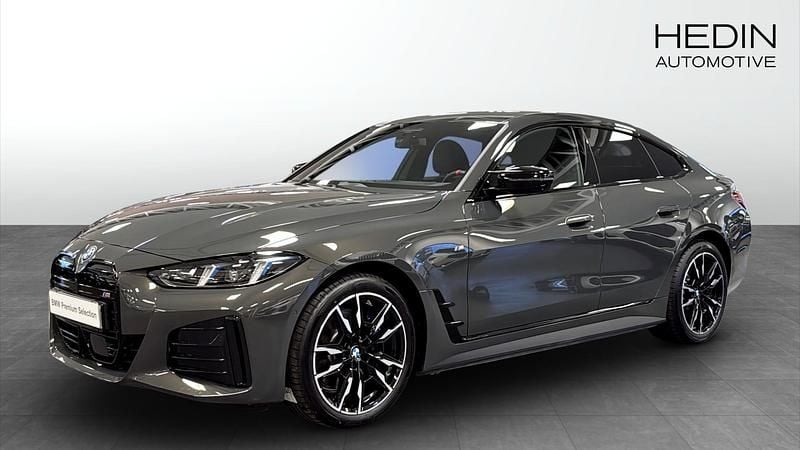 Grå Begagnad 2025 BMW i4 Comfort Edition Sedan | 724 700 kr - Bild 1/4