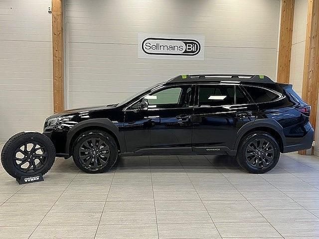 Svart Ny 2025 Subaru Outback Kombi | 469 000 kr (Marknadspris) - Bild 1/4