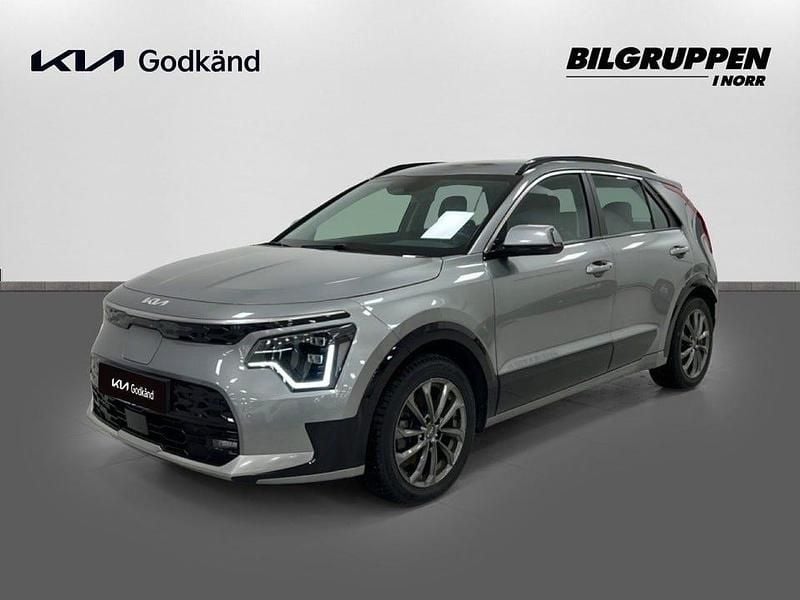 Grå Begagnad 2023 Kia e-Niro SUV | 319 900 kr (Marknadspris) - Bild 1/3