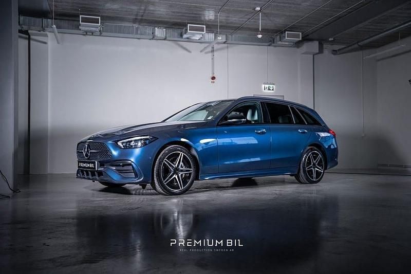 Blå Begagnad 2023 Mercedes C300e AMG Kombi | 439 800 kr (Lite dyr) - Bild 1/4