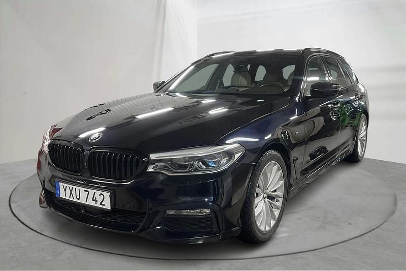Svart Begagnad 2018 BMW 540 Shadowline Kombi | 334 800 kr (Marknadspris) - Bild 1/4