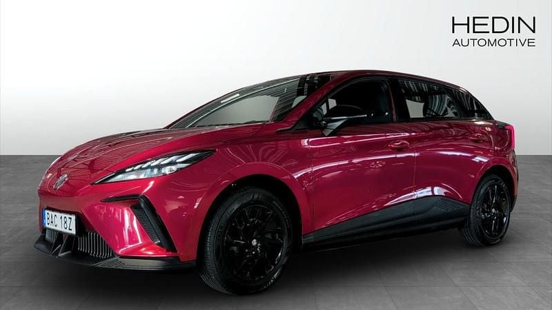 Röd (red) Begagnad 2023 MG MG4 EV Halvkombi | 249 900 kr - Bild 1/4