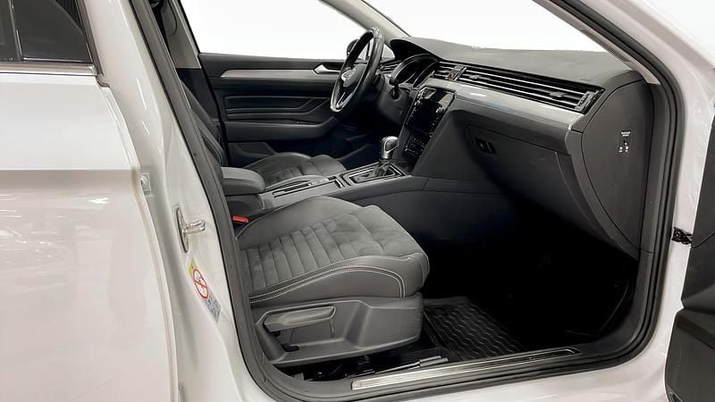 Begagnad VW Passat GTE 218 HK (160 kW) 2022 Vit Kombi