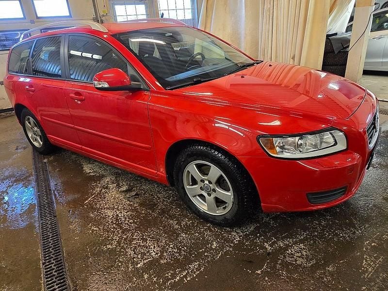Begagnad Volvo V50 Kinetic 145 HK (106 kW) 2011 Röd Kombi