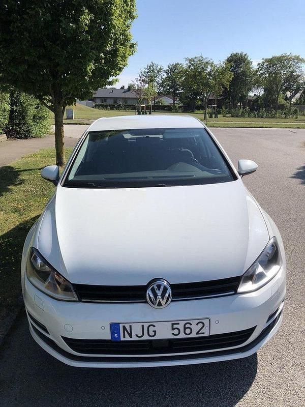 Vit Begagnad 2014 VW Golf VII Halvkombi | 99 000 kr (Superpris) - Bild 1/4