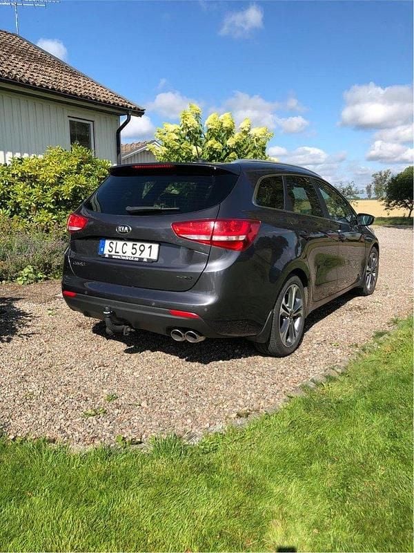 Grå Begagnad 2016 Kia Ceed Sportswagon GT-Line Kombi | 112 000 kr (Marknadspris) - Bild 1/1