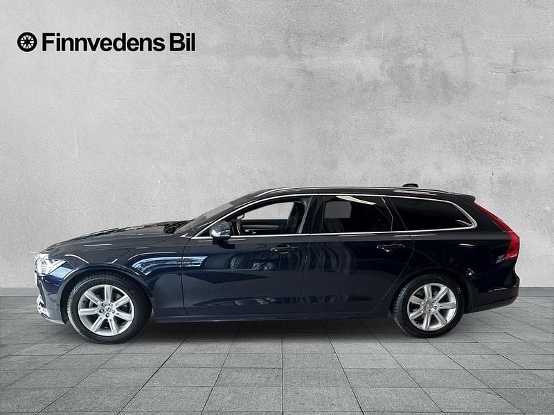 Begagnad Volvo V90 Momentum 192 HK (141 kW) 2018 Mörkblå Kombi