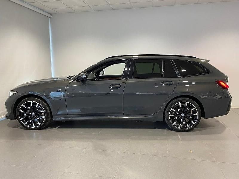 Begagnad BMW 330e M Sport 184 HK (135 kW) 2025 Grå Kombi