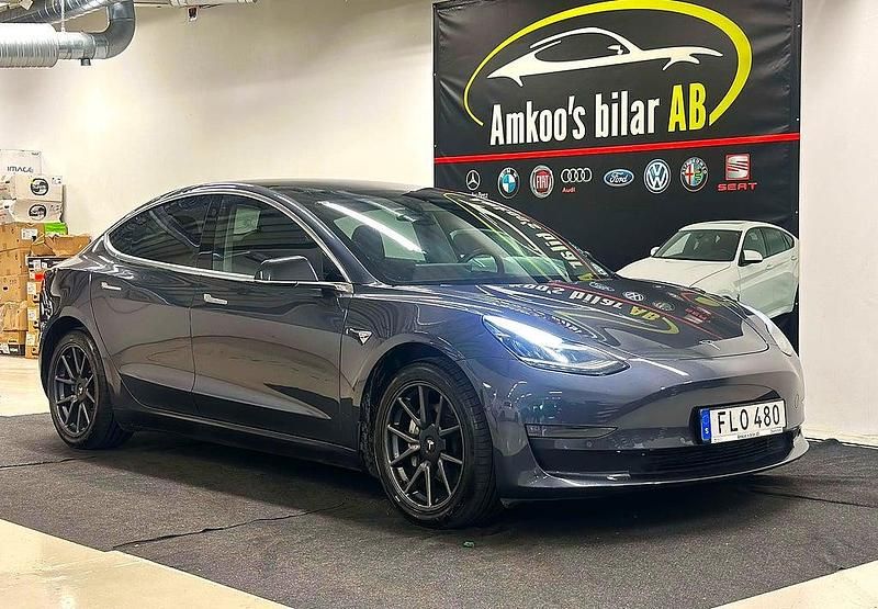 Begagnad Tesla Model 3 Long Range AWD 339 kW (462 HK) 2019 Grå Sedan