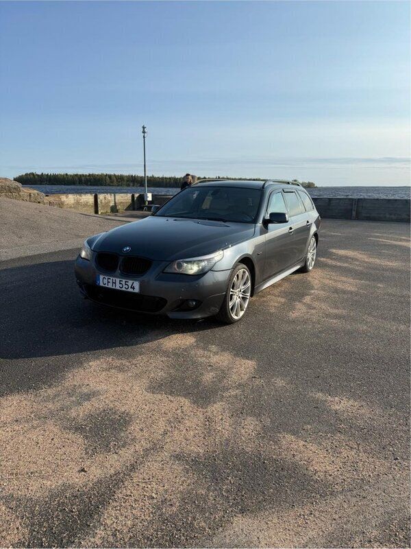 Grå Begagnad 2008 BMW 530 M Sport Kombi | 55 000 kr (Bra pris) - Bild 1/4