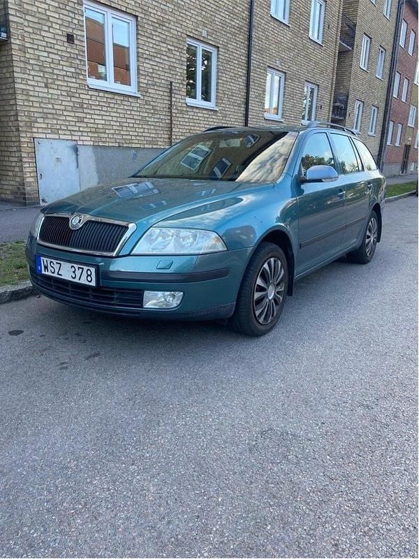 Grön Begagnad 2005 Skoda Octavia Kombi | 15 900 kr (Marknadspris) - Bild 1/4