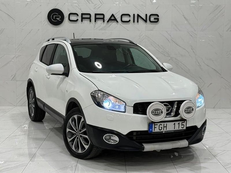 Vit Begagnad 2011 Nissan Qashqai SUV | 64 900 kr (Marknadspris) - Bild 1/4