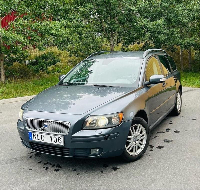 Grå Begagnad 2007 Volvo V50 Momentum Kombi | 23 500 kr (Bra pris) - Bild 1/4