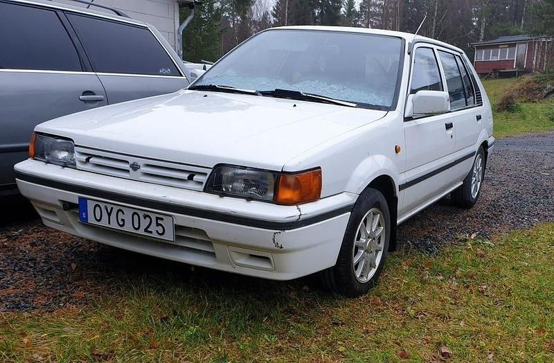 Begagnad 1989 Nissan Sunny Halvkombi | 15 000 kr - Bild 1/3