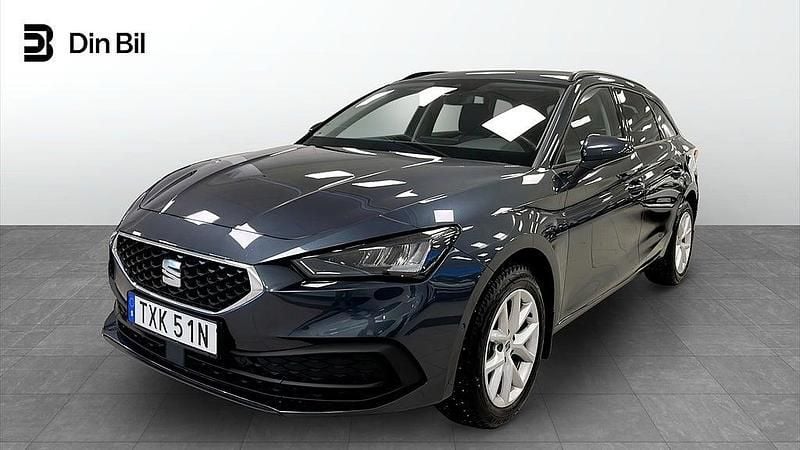 Grå Begagnad 2024 Seat Leon Kombi | 229 900 kr (Marknadspris) - Bild 1/4
