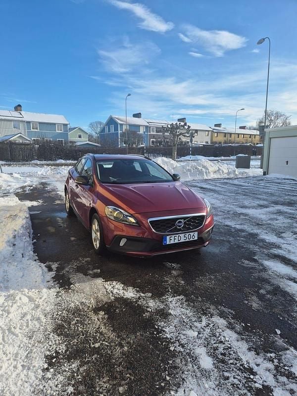 Begagnad 2015 Volvo V40 CC Kombi | 135 000 kr (Marknadspris) - Bild 1/4