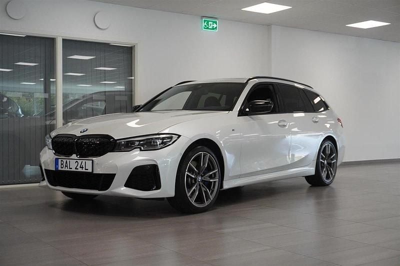 Vit Begagnad 2020 BMW M340 Comfort Edition Sedan | 579 800 kr (Marknadspris) - Bild 1/4