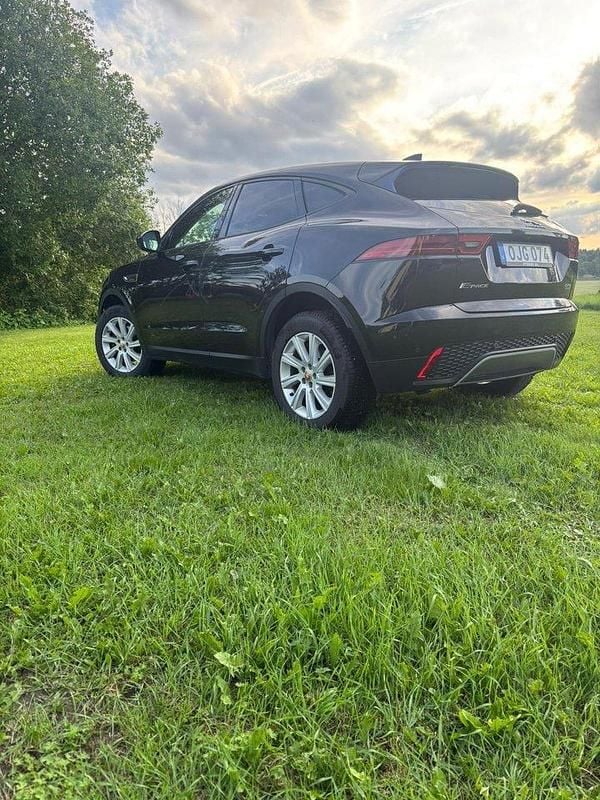 Svart Begagnad 2018 Jaguar E-Pace SUV | 160 000 kr (Marknadspris) - Bild 1/4
