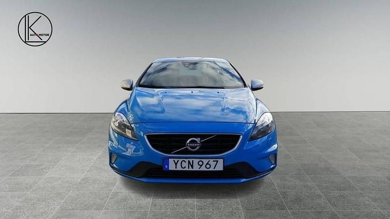 Begagnad Volvo V40 R-Design 150 HK (110 kW) 2016 Blå Halvkombi