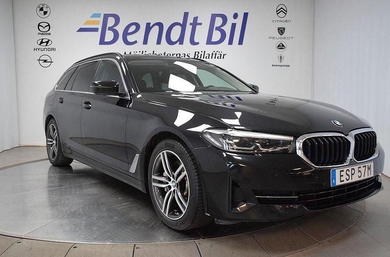 Svart Begagnad 2021 BMW 530e Kombi | 339 500 kr (Superpris) - Bild 1/3