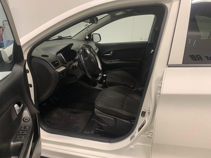 Begagnad Kia Picanto 67 HK (49 kW) 2017 Vit Halvkombi
