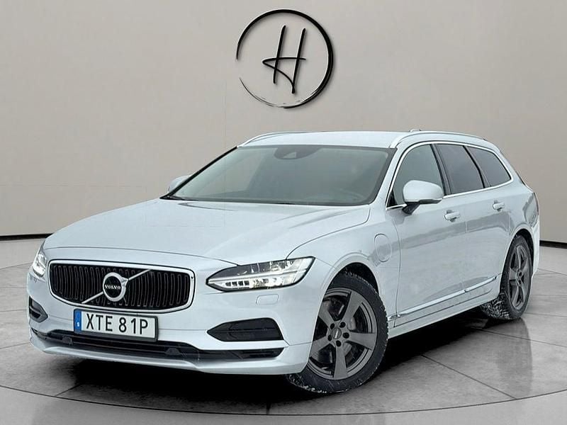 Begagnad Volvo V90 Momentum 253 HK (186 kW) 2020 Silver Kombi