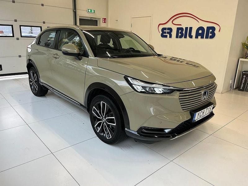 Ljusbrun Begagnad 2021 Honda HR-V Advance SUV | 289 900 kr (Marknadspris) - Bild 1/4