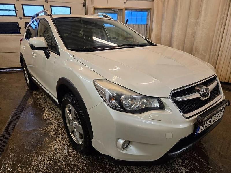 Vit Begagnad 2014 Subaru XV SUV | 79 900 kr (Marknadspris) - Bild 1/4