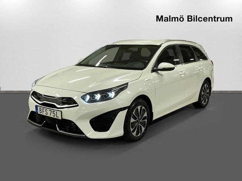 Vit Begagnad 2024 Kia Ceed Sportswagon Advance Kombi | 289 900 kr (Lite dyr) - Bild 1/4