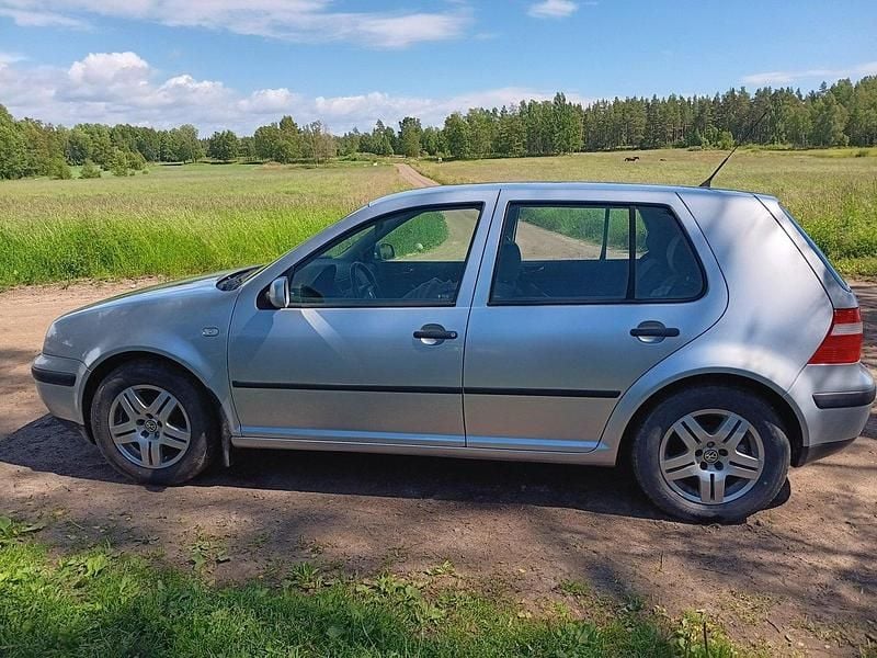 Silver Begagnad 2003 VW Golf IV Ocean Halvkombi | 8 000 kr (Superpris) - Bild 1/1