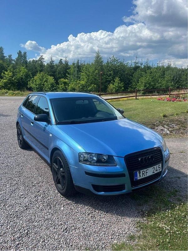 Grå Begagnad 2006 Audi A3 Sportback Attraction Halvkombi | 30 000 kr (Lite dyr) - Bild 1/4