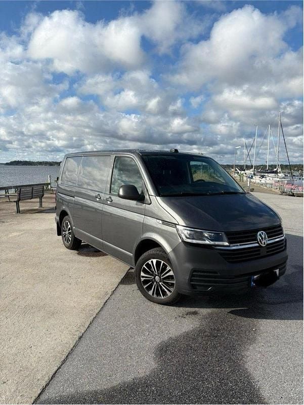 Grå Begagnad 2021 VW T6.1 Van | 379 000 kr (Superpris) - Bild 1/4